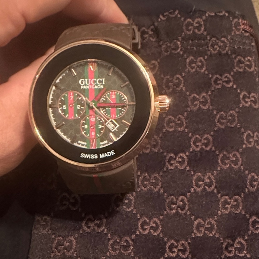Gucci Men's Black and Gold Chronograph Watch